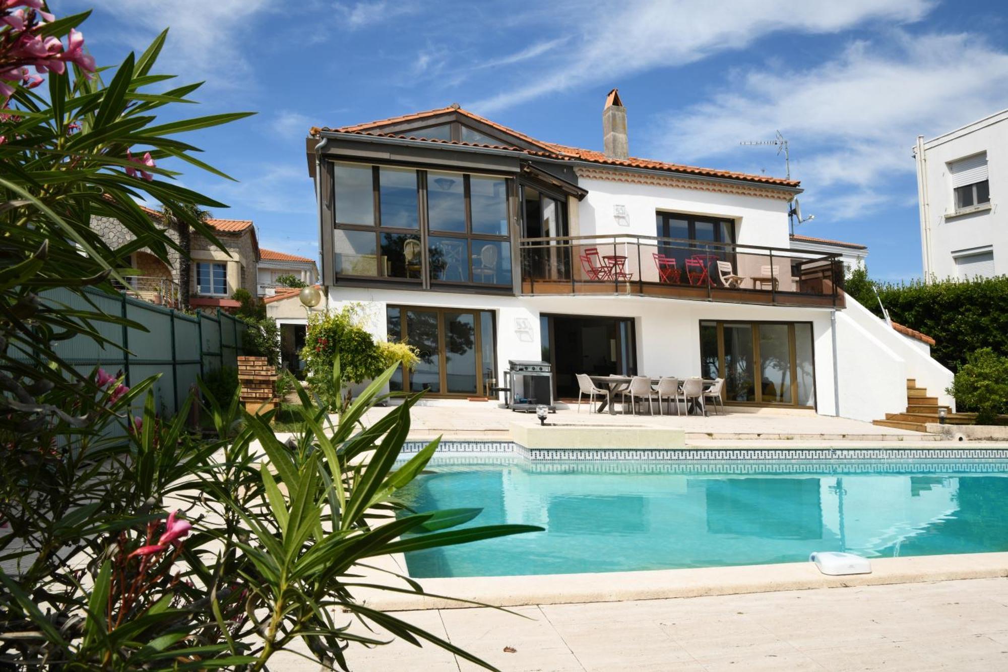 Avec Piscine Chauffee Et Magnifique Vue *