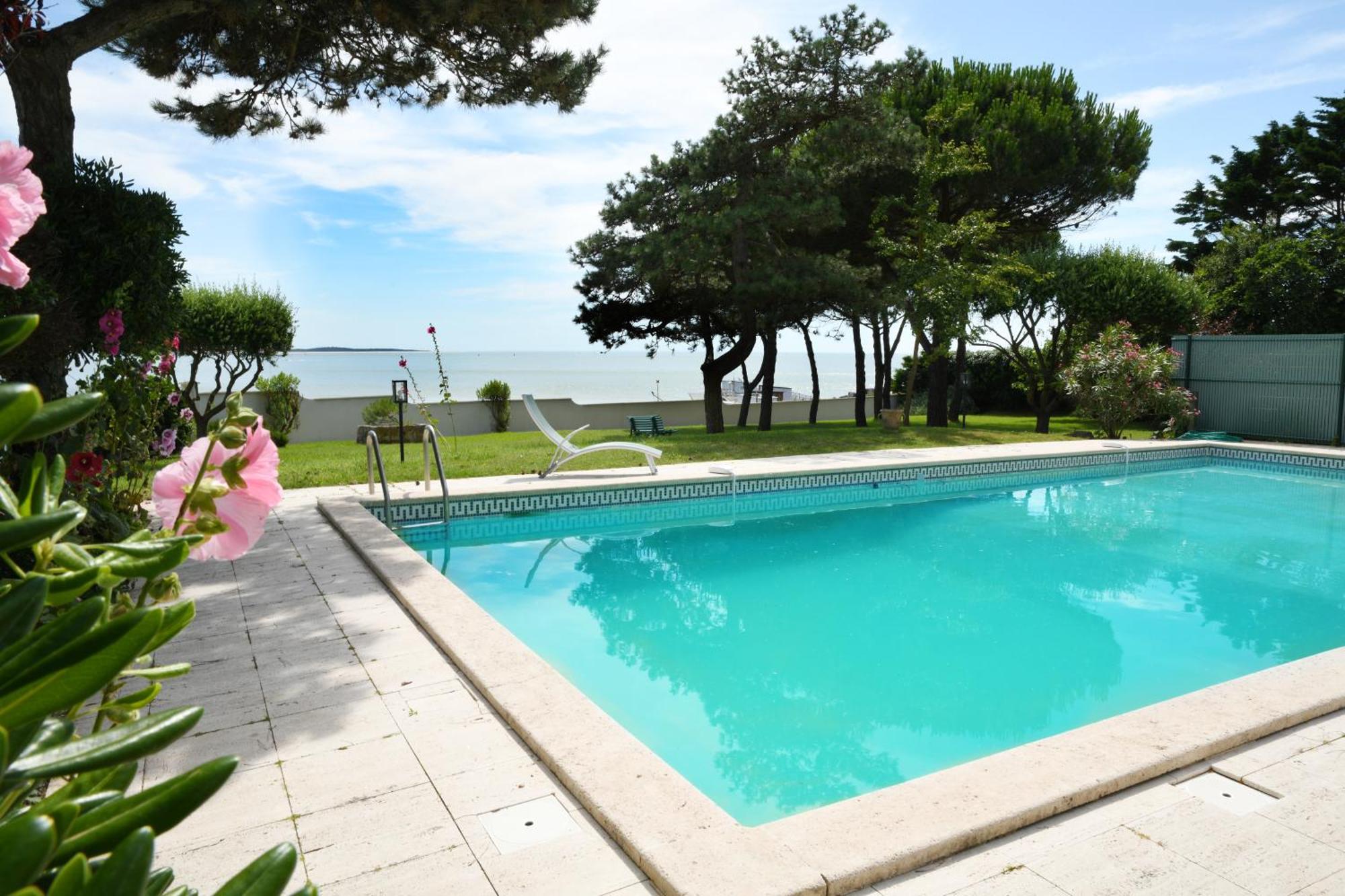 Avec Piscine Chauffee Et Magnifique Vue